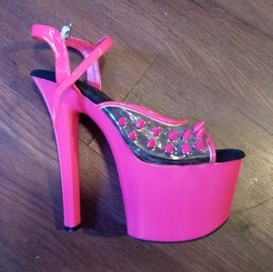 Ellie platform uv reactive